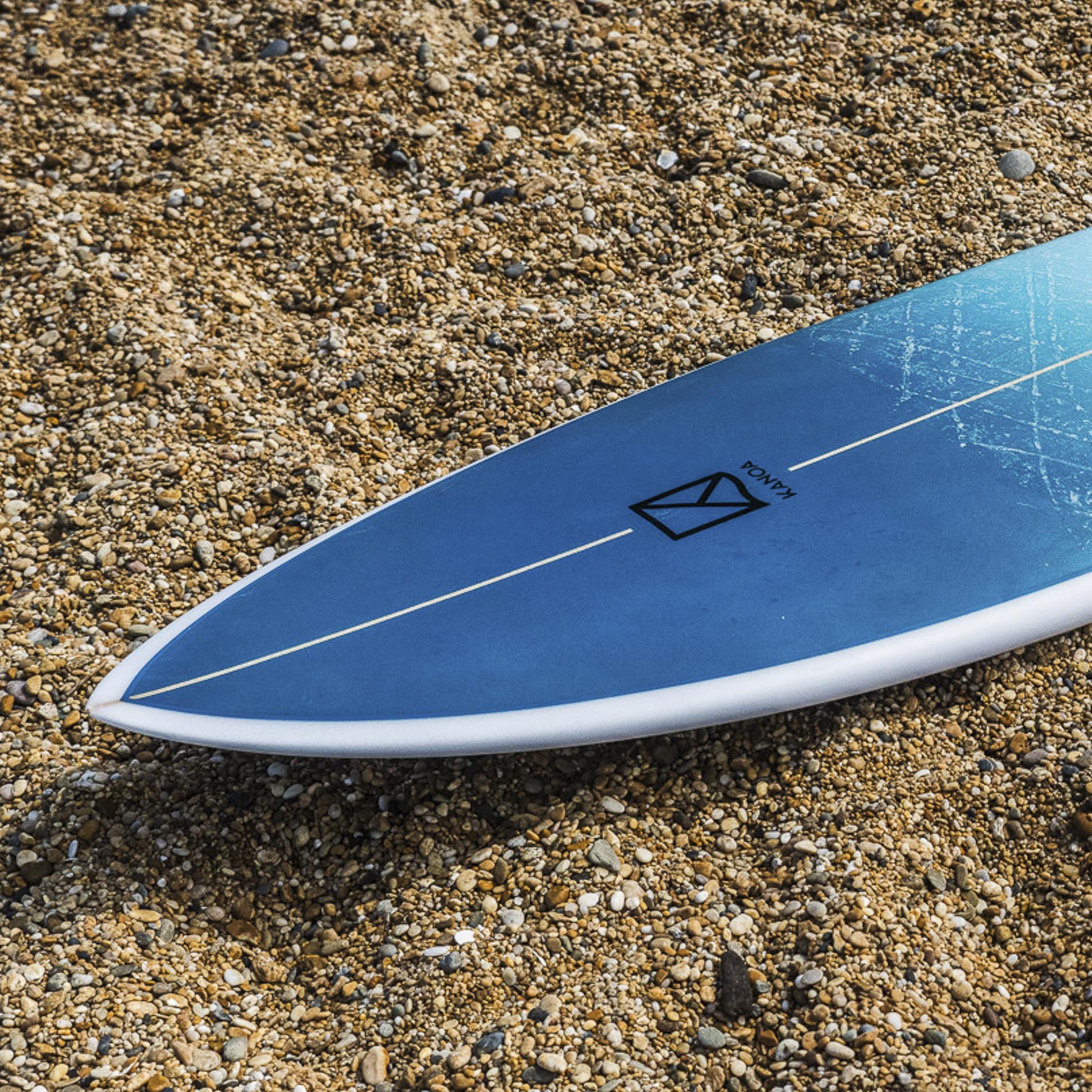 Twin Tonic Surfboard – Lifestyleaufnahme